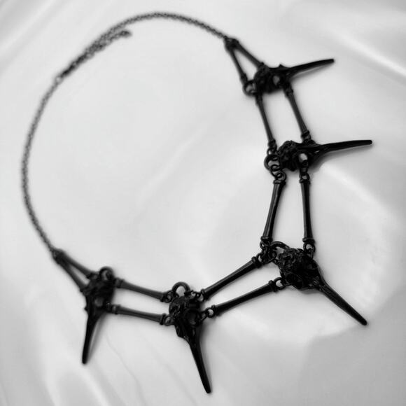 Black Raven Bird Skull Spike Necklace - Picture 4 of 6